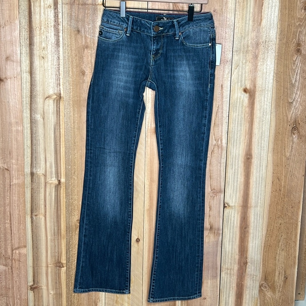 23 Heritage Women’s Size 24/32 Sharon Tate style
